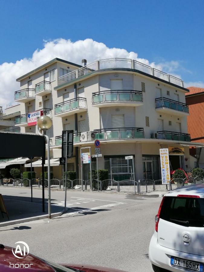 Hotel Villa Domiziana Rimini Exteriör bild